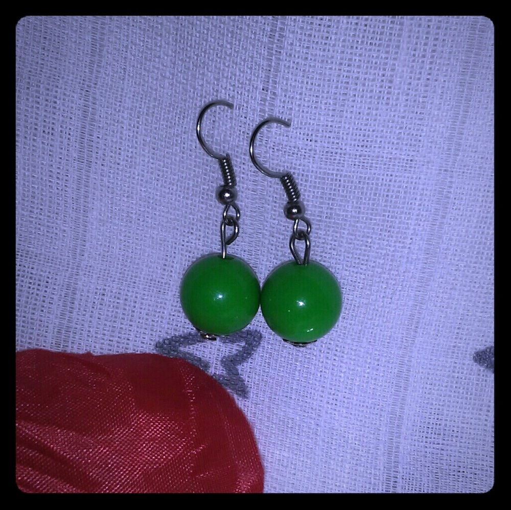 ✨Gorgeous green beaded earrings